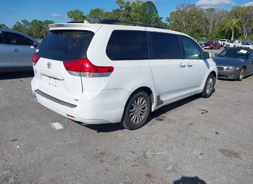 Photo 4 of 2011 Toyota Sienna XLE/LIMITED (VIN 5TDYK3DC8BS086502)