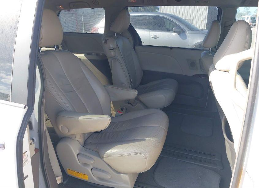 Photo 8 of 2011 Toyota Sienna XLE/LIMITED (VIN 5TDYK3DC8BS086502)