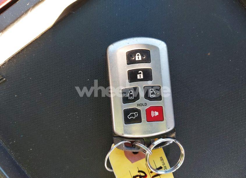 Photo 11 of 2011 Toyota Sienna XLE V6 AUTO ACCESS SEAT (VIN 5TDYK3DC8BS090369)