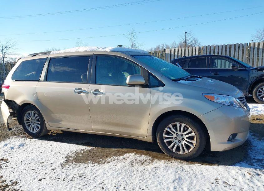 Photo 13 of 2011 Toyota Sienna XLE V6 AUTO ACCESS SEAT (VIN 5TDYK3DC8BS090369)