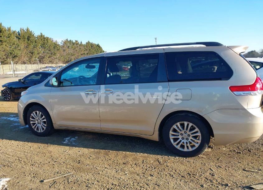 Photo 14 of 2011 Toyota Sienna XLE V6 AUTO ACCESS SEAT (VIN 5TDYK3DC8BS090369)