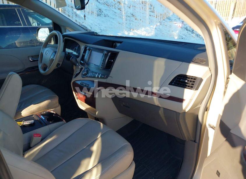 Photo 5 of 2011 Toyota Sienna XLE V6 AUTO ACCESS SEAT (VIN 5TDYK3DC8BS090369)