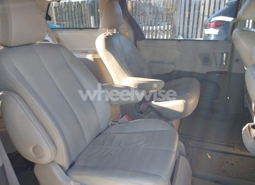Photo 8 of 2011 Toyota Sienna XLE V6 AUTO ACCESS SEAT (VIN 5TDYK3DC8BS090369)