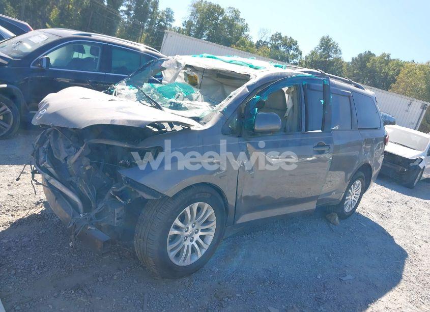 Photo 2 of 2011 Toyota Sienna XLE V6 (VIN 5TDYK3DC8BS092705)