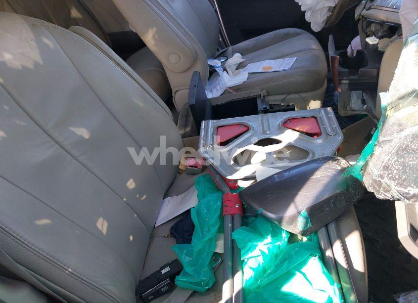 Photo 5 of 2011 Toyota Sienna XLE V6 (VIN 5TDYK3DC8BS092705)