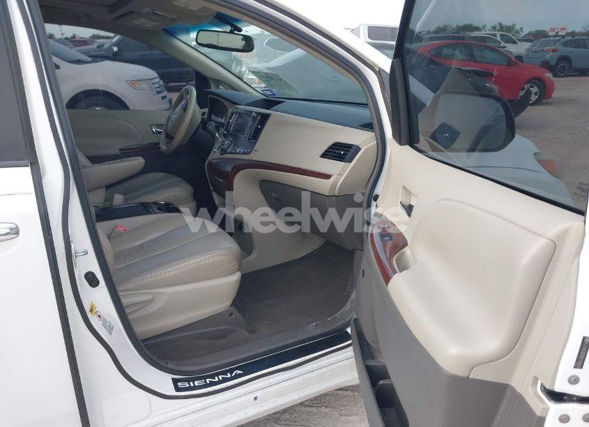 Photo 5 of 2011 Toyota Sienna LIMITED V6/XLE V6/XLE V6 AUTO ACCESS SEAT (VIN 5TDYK3DC8BS108689)