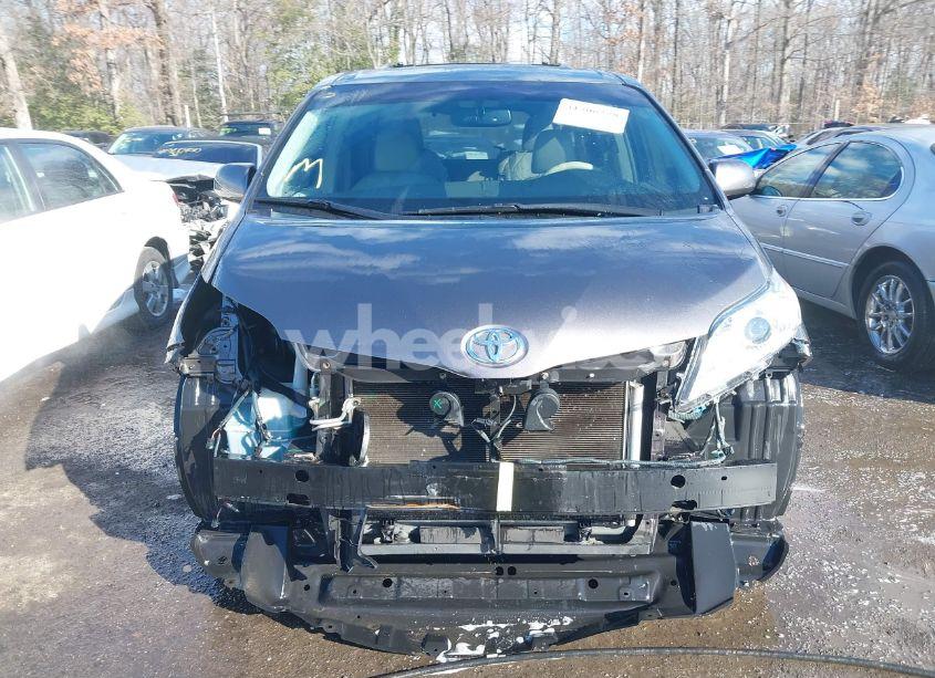 Photo 13 of 2011 Toyota Sienna XLE/LIMITED (VIN 5TDYK3DC8BS147895)