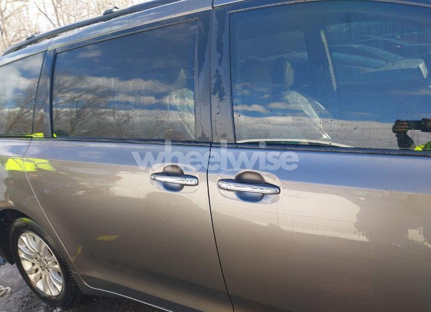 Photo 14 of 2011 Toyota Sienna XLE/LIMITED (VIN 5TDYK3DC8BS147895)