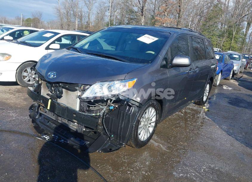 Photo 2 of 2011 Toyota Sienna XLE/LIMITED (VIN 5TDYK3DC8BS147895)