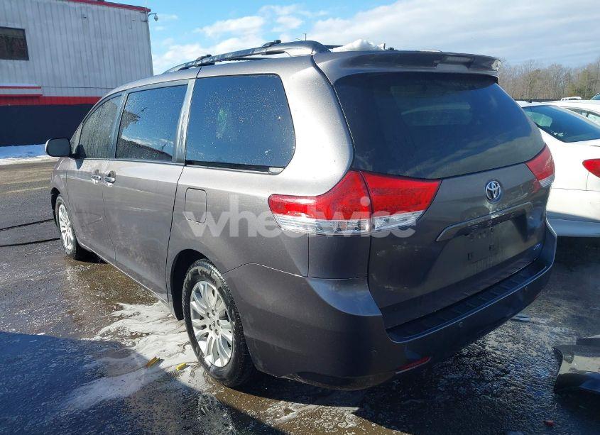 Photo 3 of 2011 Toyota Sienna XLE/LIMITED (VIN 5TDYK3DC8BS147895)