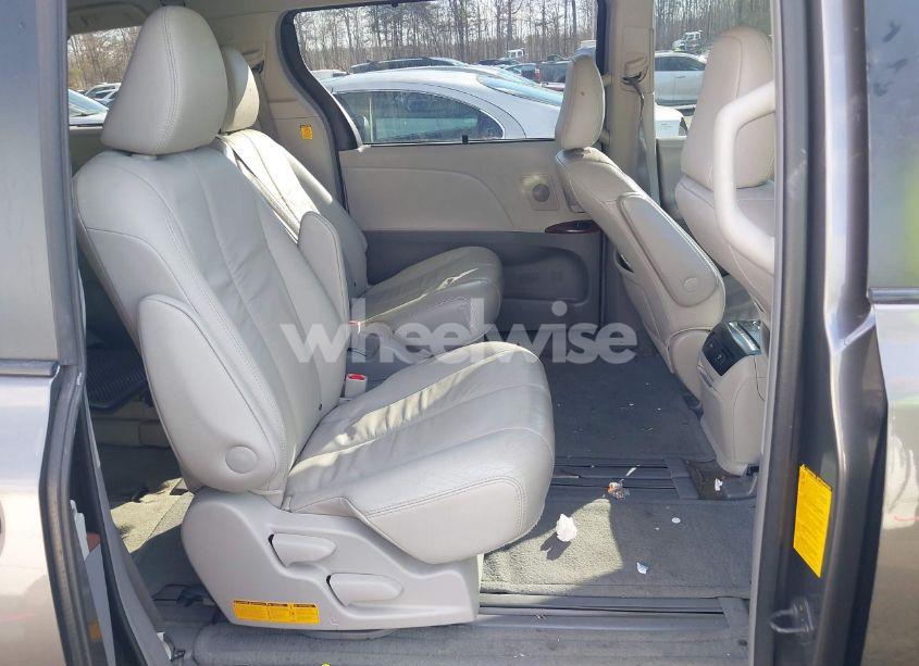 Photo 8 of 2011 Toyota Sienna XLE/LIMITED (VIN 5TDYK3DC8BS147895)