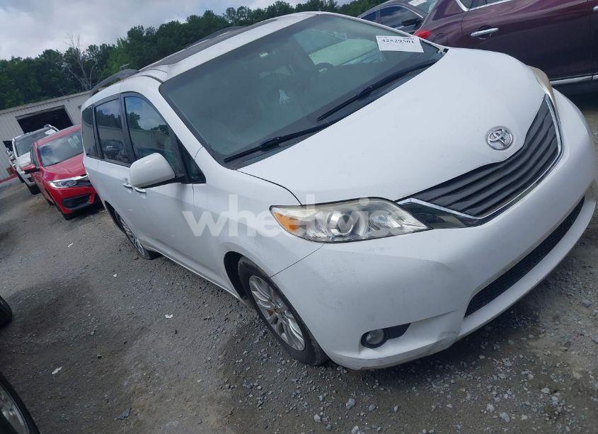 2012 Toyota Sienna XLE V6 8 PASSENGER (VIN 5TDYK3DC8CS177335) main photo