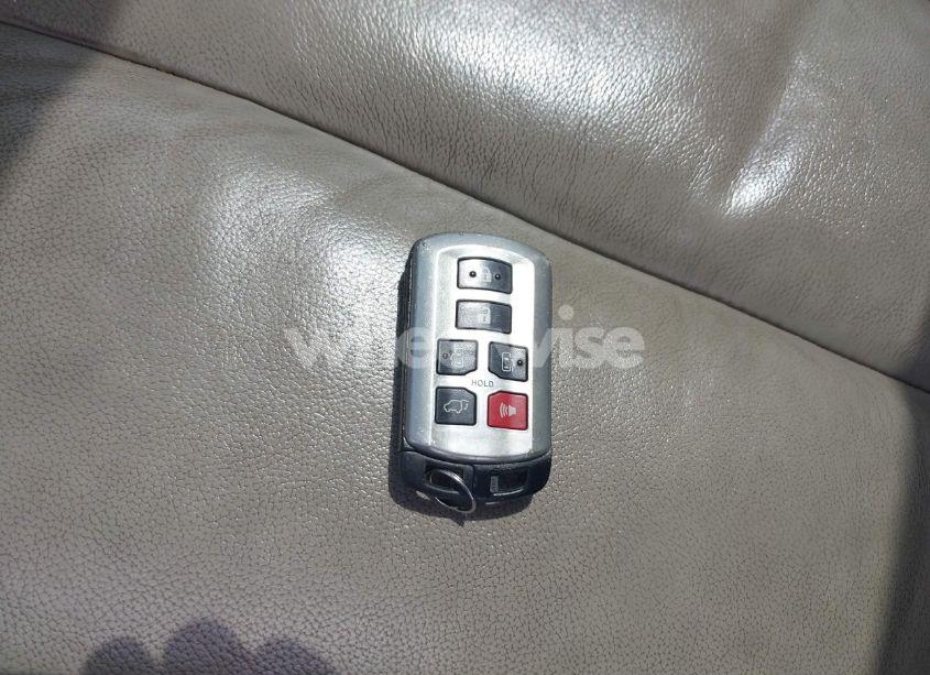 Photo 11 of 2012 Toyota Sienna XLE V6 8 PASSENGER (VIN 5TDYK3DC8CS177335)