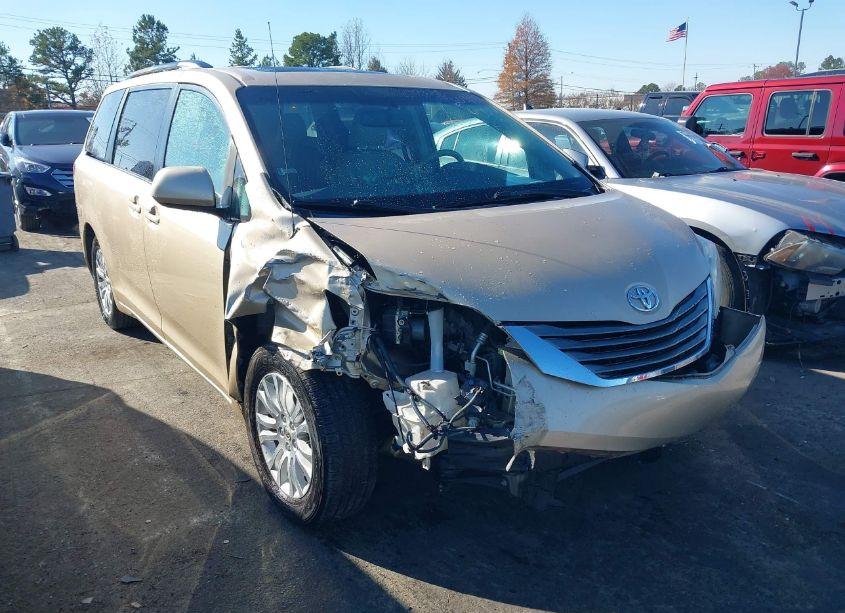 2012 Toyota Sienna XLE V6 8 PASSENGER (VIN 5TDYK3DC8CS194006) main photo