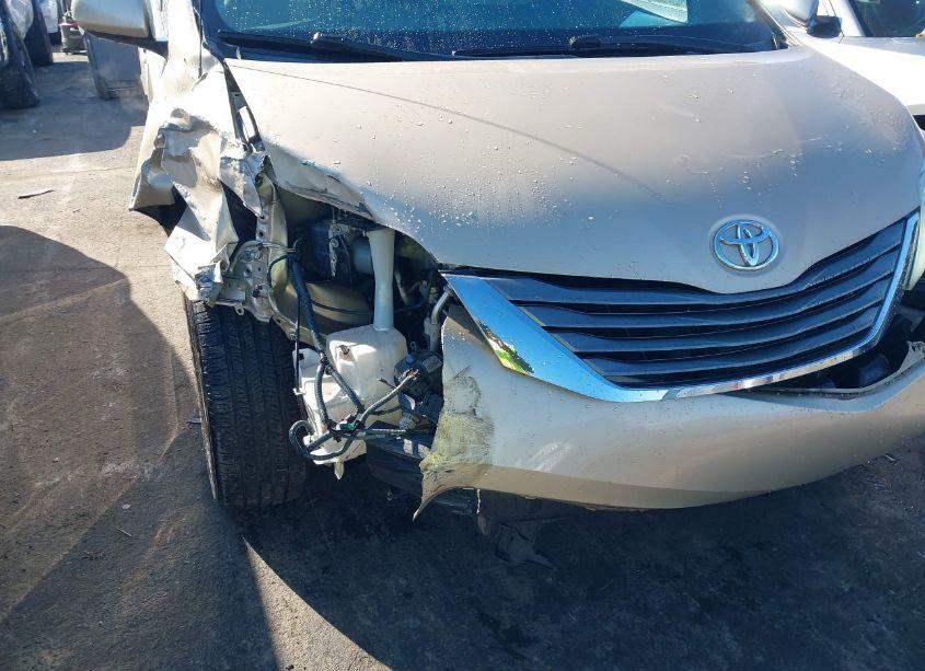 Photo 17 of 2012 Toyota Sienna XLE V6 8 PASSENGER (VIN 5TDYK3DC8CS194006)