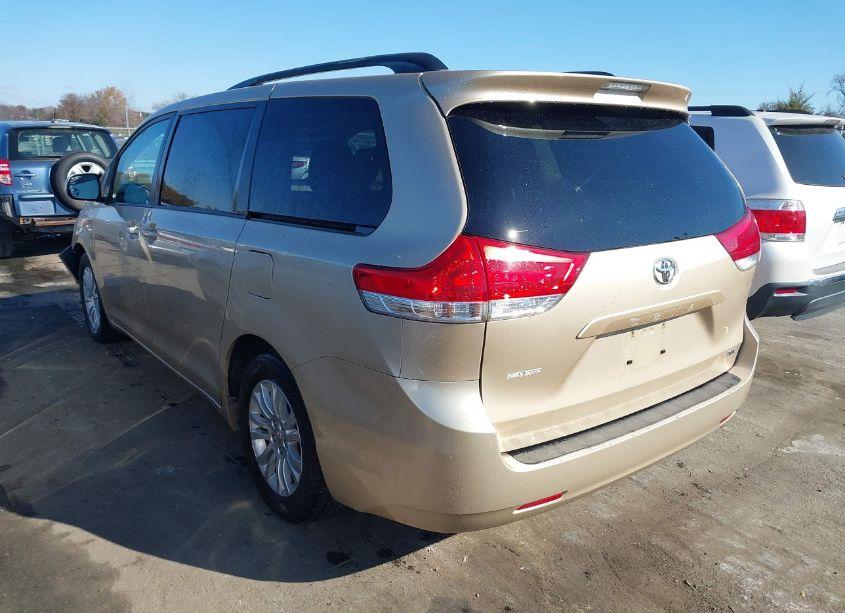 Photo 3 of 2012 Toyota Sienna XLE V6 8 PASSENGER (VIN 5TDYK3DC8CS194006)