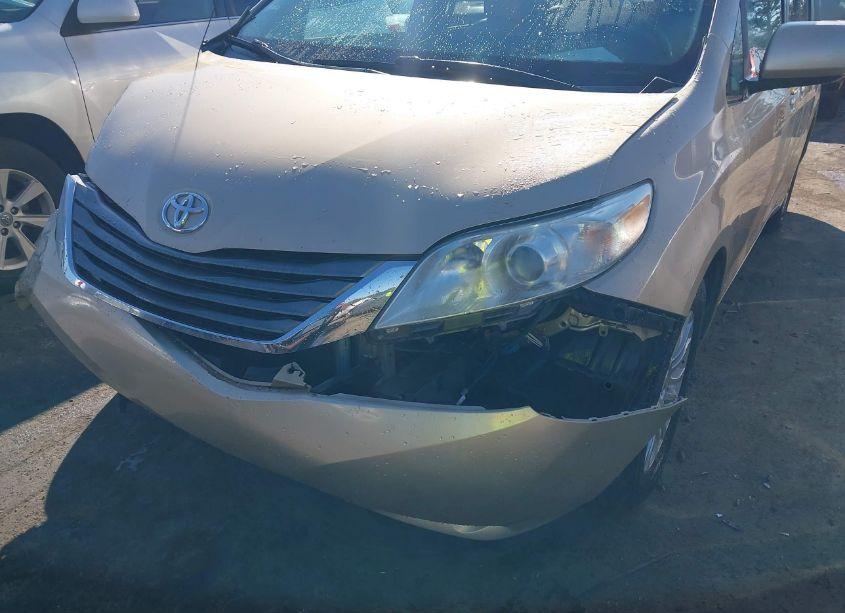 Photo 6 of 2012 Toyota Sienna XLE V6 8 PASSENGER (VIN 5TDYK3DC8CS194006)