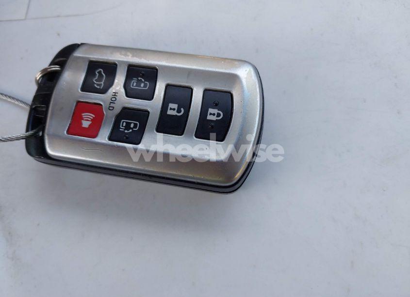 Photo 11 of 2012 Toyota Sienna XLE V6 8 PASSENGER (VIN 5TDYK3DC8CS213556)