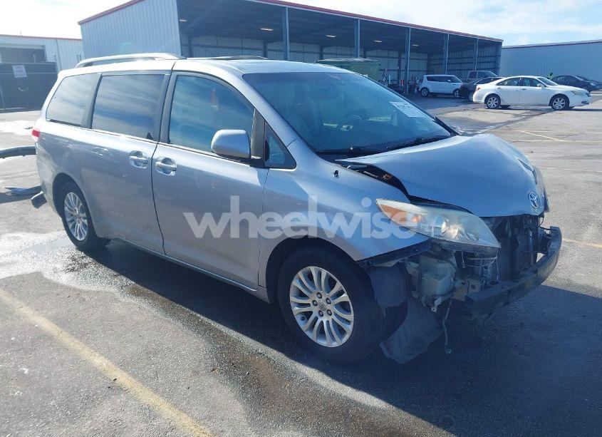 2012 Toyota Sienna XLE V6 8 PASSENGER (VIN 5TDYK3DC8CS229160) main photo