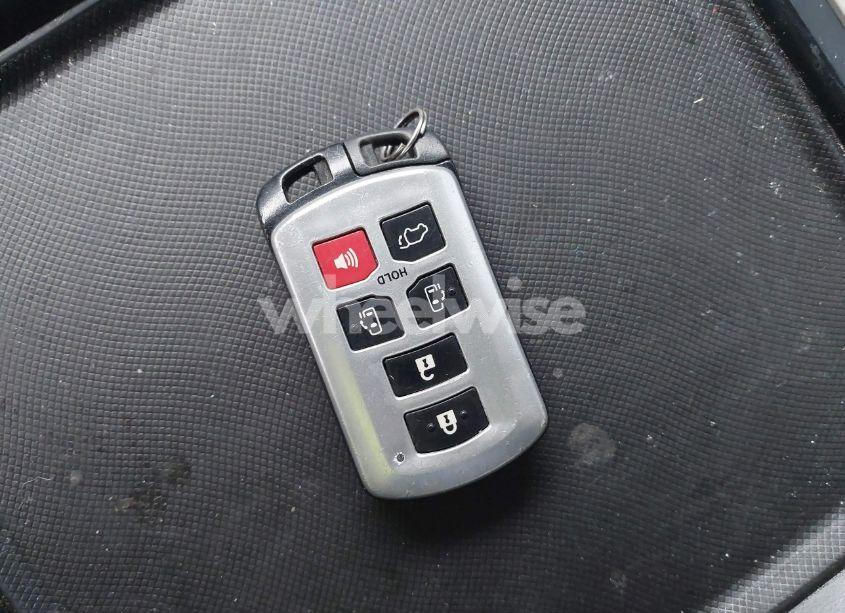 Photo 11 of 2012 Toyota Sienna XLE/LIMITED (VIN 5TDYK3DC8CS235329)