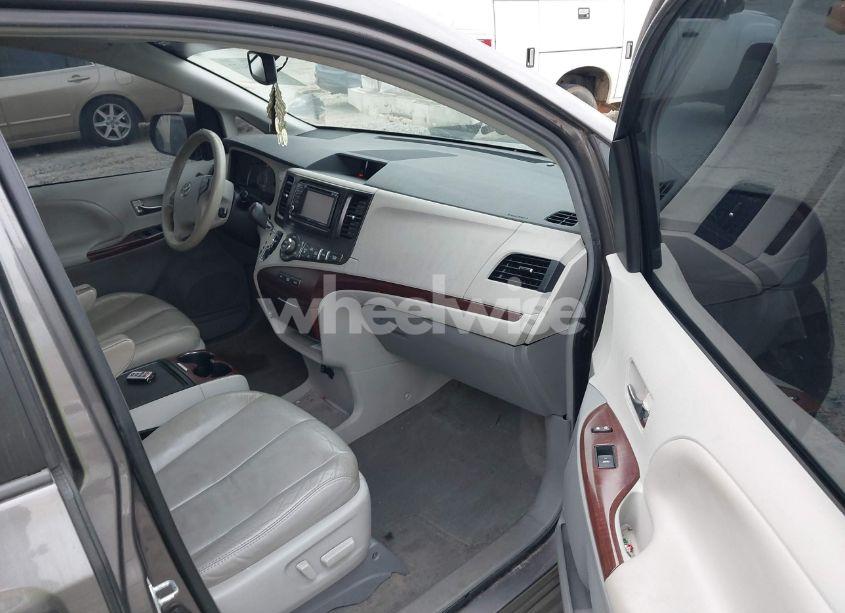 Photo 5 of 2012 Toyota Sienna XLE/LIMITED (VIN 5TDYK3DC8CS235329)