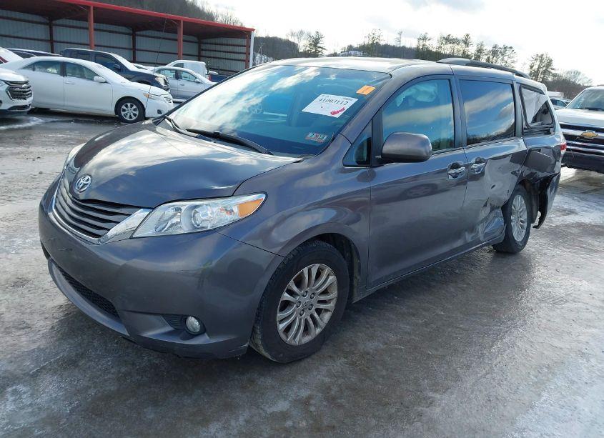 Photo 2 of 2012 Toyota Sienna XLE/LIMITED (VIN 5TDYK3DC8CS272199)