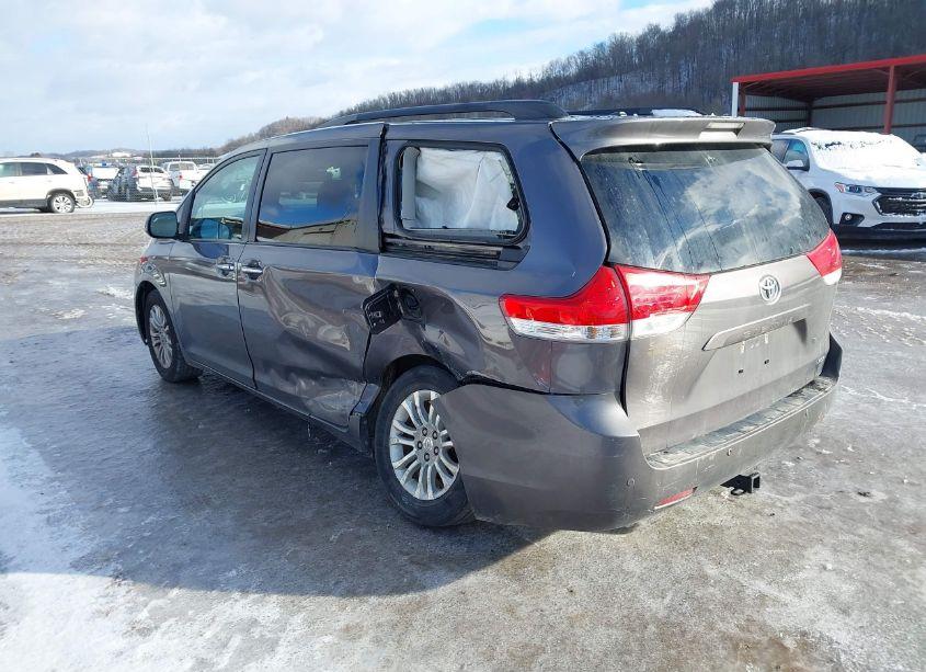 Photo 3 of 2012 Toyota Sienna XLE/LIMITED (VIN 5TDYK3DC8CS272199)