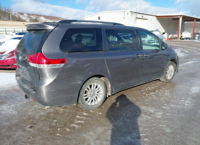 Photo 4 of 2012 Toyota Sienna XLE/LIMITED (VIN 5TDYK3DC8CS272199)
