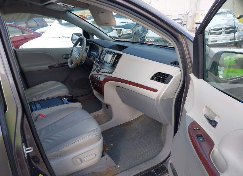 Photo 5 of 2012 Toyota Sienna XLE/LIMITED (VIN 5TDYK3DC8CS272199)