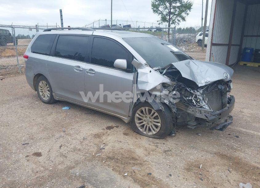 2012 Toyota Sienna XLE V6 8 PASSENGER (VIN 5TDYK3DC8CS276589) main photo