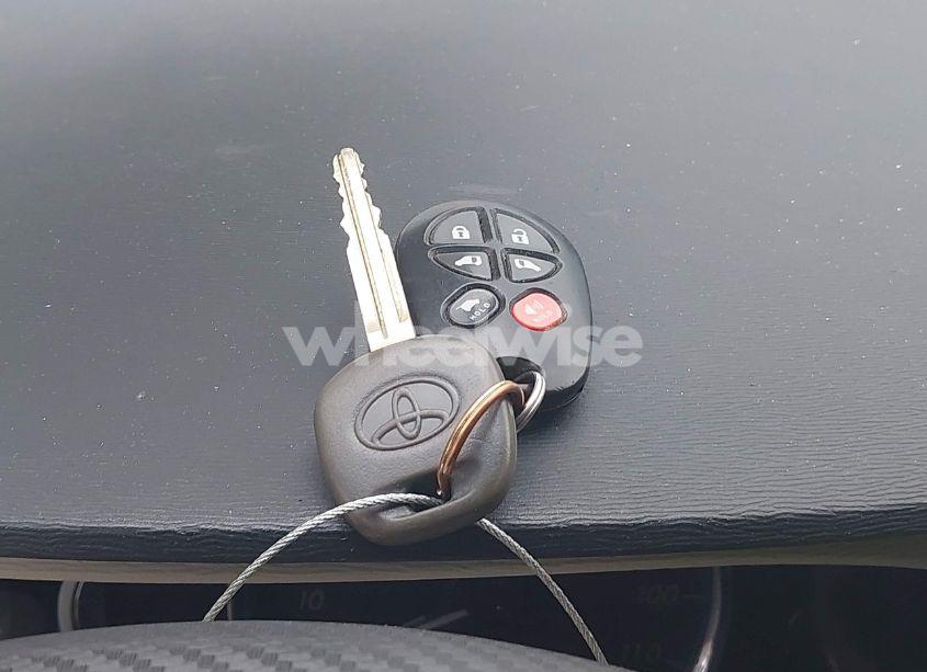 Photo 11 of 2012 Toyota Sienna XLE V6 8 PASSENGER (VIN 5TDYK3DC8CS276589)