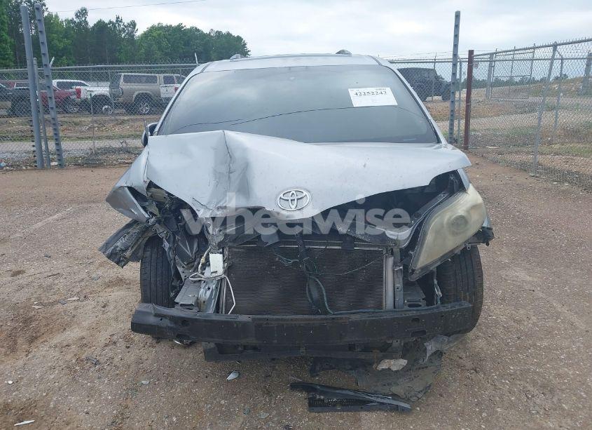 Photo 13 of 2012 Toyota Sienna XLE V6 8 PASSENGER (VIN 5TDYK3DC8CS276589)