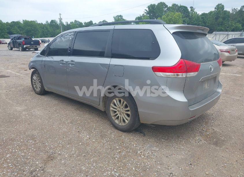 Photo 3 of 2012 Toyota Sienna XLE V6 8 PASSENGER (VIN 5TDYK3DC8CS276589)