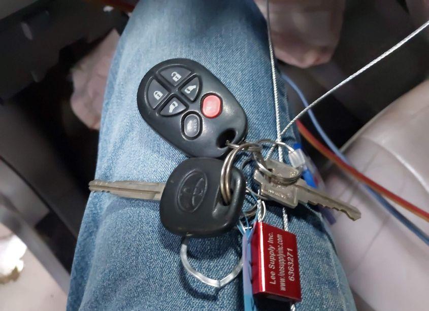 Photo 11 of 2013 Toyota Sienna XLE V6 8 PASSENGER (VIN 5TDYK3DC8DS280157)