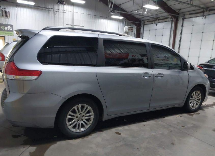 Photo 13 of 2013 Toyota Sienna XLE V6 8 PASSENGER (VIN 5TDYK3DC8DS280157)