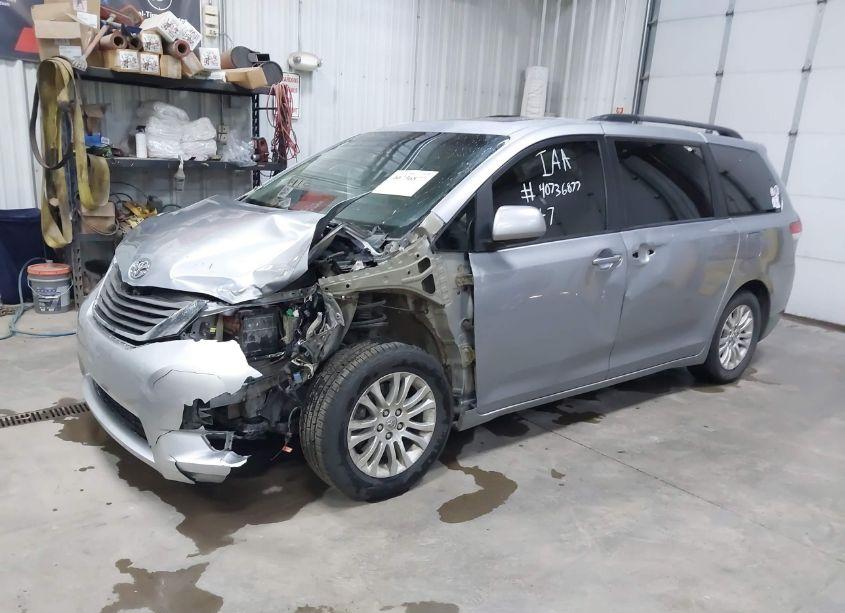 Photo 2 of 2013 Toyota Sienna XLE V6 8 PASSENGER (VIN 5TDYK3DC8DS280157)