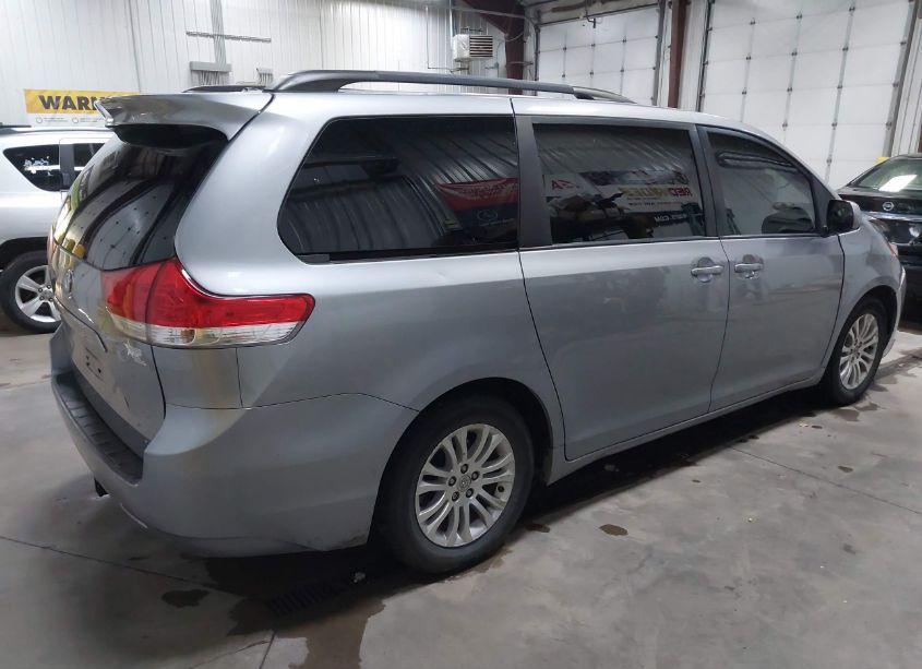 Photo 4 of 2013 Toyota Sienna XLE V6 8 PASSENGER (VIN 5TDYK3DC8DS280157)