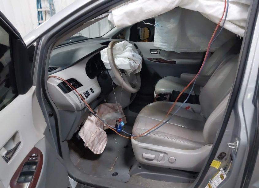 Photo 5 of 2013 Toyota Sienna XLE V6 8 PASSENGER (VIN 5TDYK3DC8DS280157)