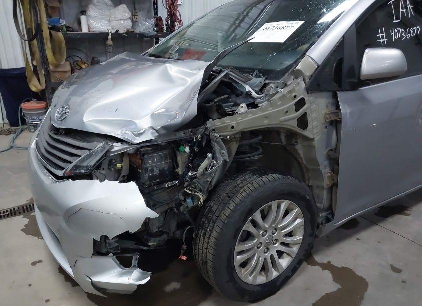 Photo 6 of 2013 Toyota Sienna XLE V6 8 PASSENGER (VIN 5TDYK3DC8DS280157)