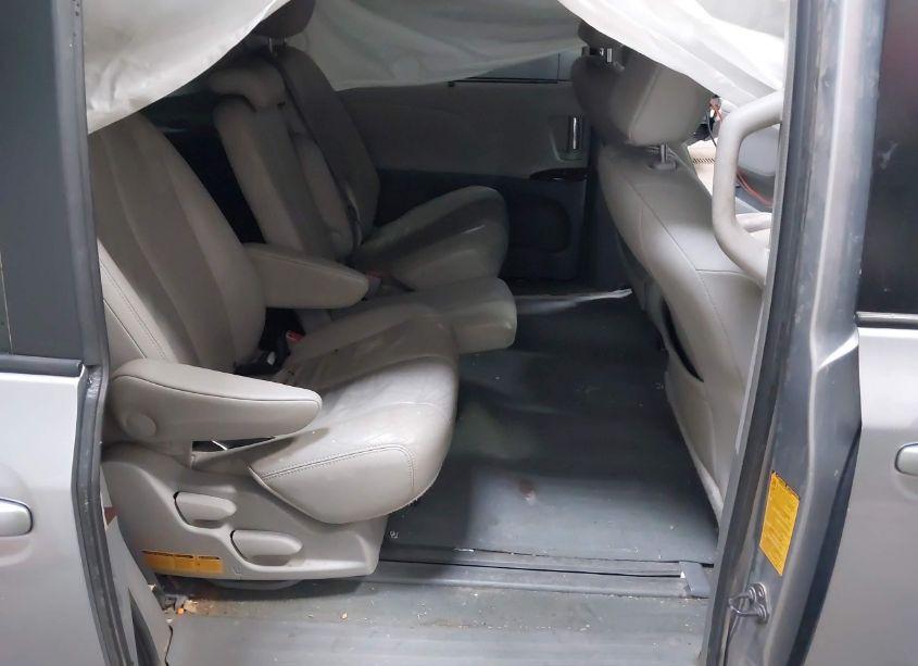 Photo 8 of 2013 Toyota Sienna XLE V6 8 PASSENGER (VIN 5TDYK3DC8DS280157)