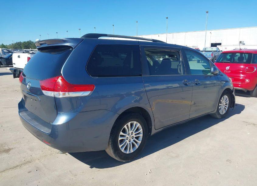 Photo 4 of 2013 Toyota Sienna XLE V6 8 PASSENGER (VIN 5TDYK3DC8DS338235)