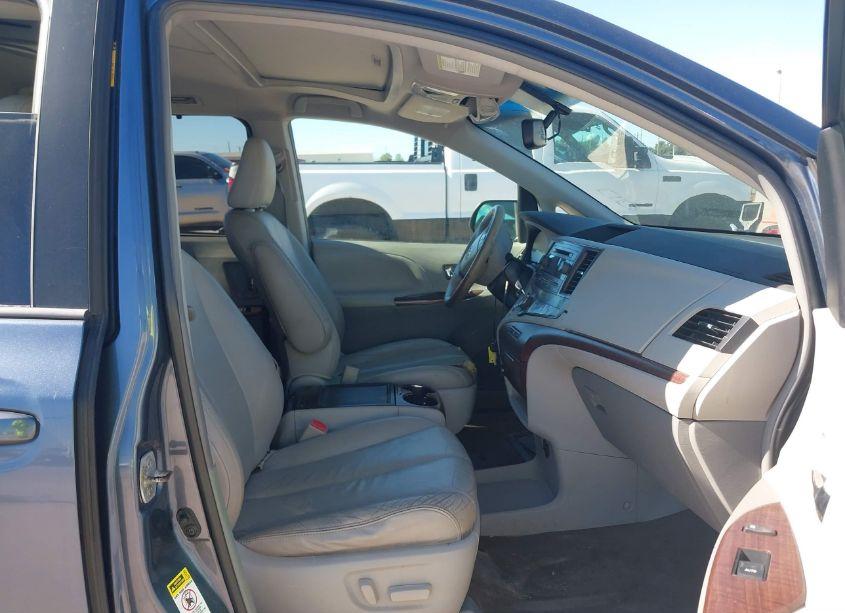 Photo 5 of 2013 Toyota Sienna XLE V6 8 PASSENGER (VIN 5TDYK3DC8DS338235)