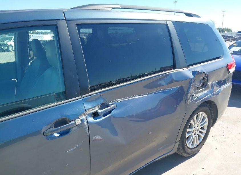 Photo 6 of 2013 Toyota Sienna XLE V6 8 PASSENGER (VIN 5TDYK3DC8DS338235)
