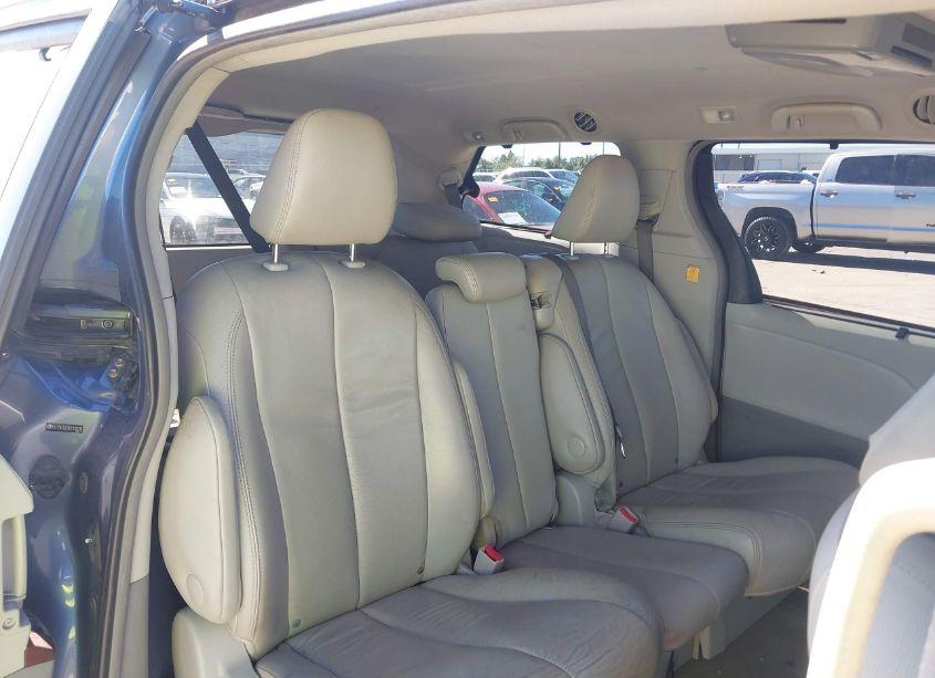 Photo 8 of 2013 Toyota Sienna XLE V6 8 PASSENGER (VIN 5TDYK3DC8DS338235)