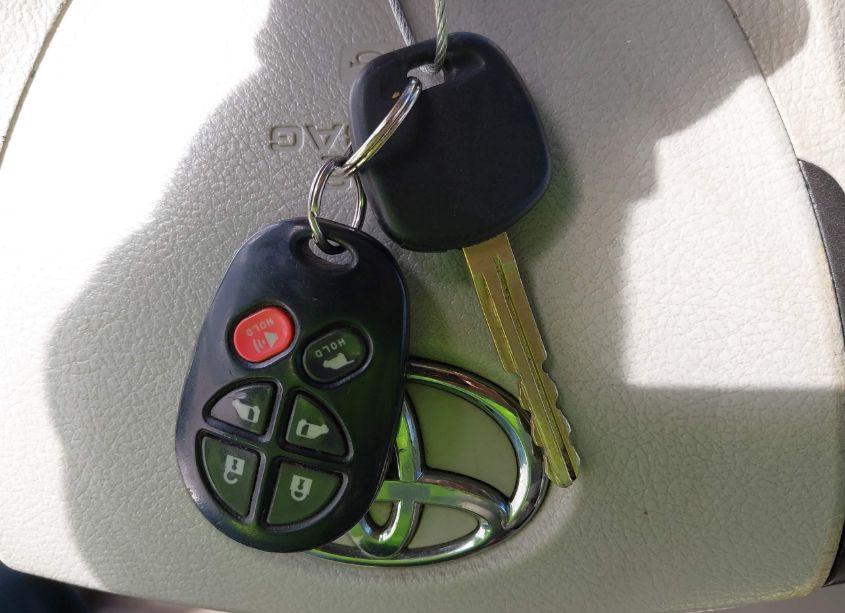 Photo 11 of 2013 Toyota Sienna XLE V6 8 PASSENGER (VIN 5TDYK3DC8DS357108)