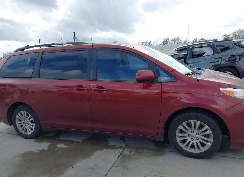 Photo 13 of 2013 Toyota Sienna XLE V6 8 PASSENGER (VIN 5TDYK3DC8DS357108)