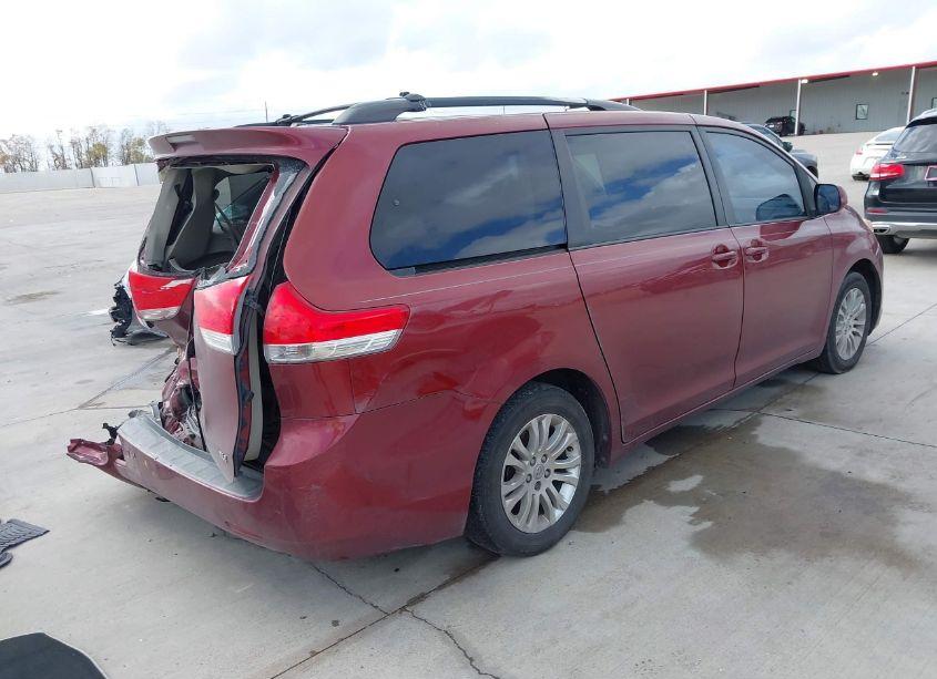 Photo 4 of 2013 Toyota Sienna XLE V6 8 PASSENGER (VIN 5TDYK3DC8DS357108)