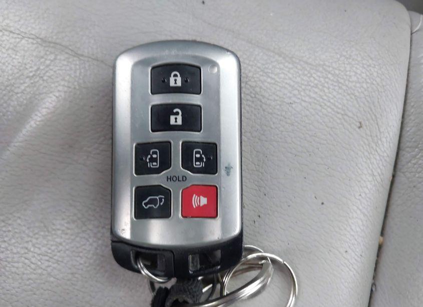 Photo 11 of 2013 Toyota Sienna XLE V6 8 PASSENGER (VIN 5TDYK3DC8DS373258)