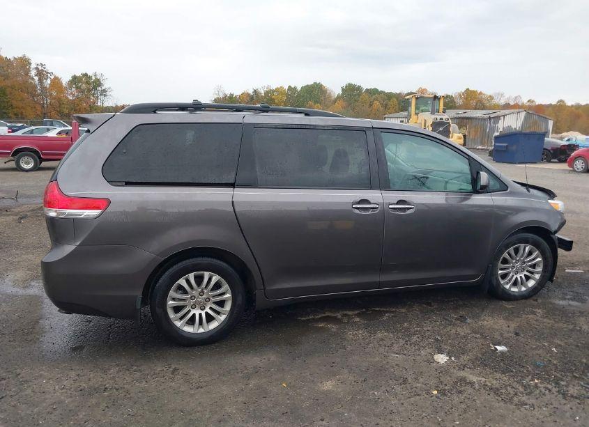 Photo 14 of 2013 Toyota Sienna XLE V6 8 PASSENGER (VIN 5TDYK3DC8DS373258)
