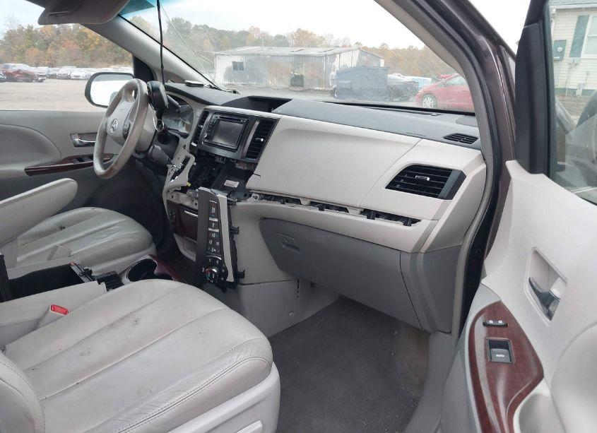 Photo 5 of 2013 Toyota Sienna XLE V6 8 PASSENGER (VIN 5TDYK3DC8DS373258)